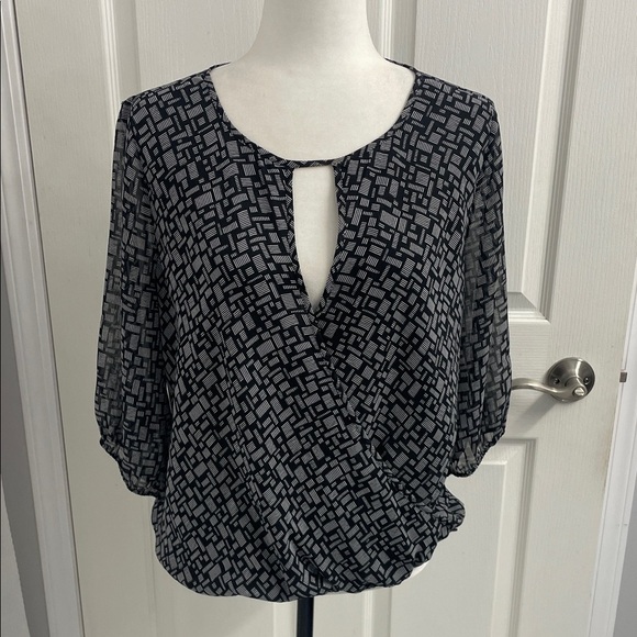 Vince Camuto Black & Grey Blouse Keyhole Neck Draped Front Wrap Sz S - Picture 1 of 9